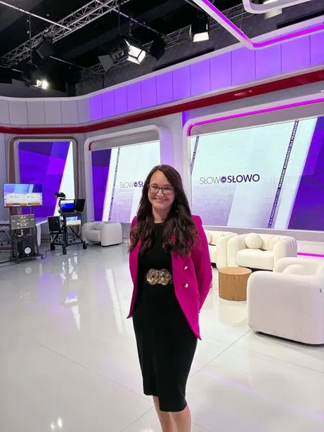 Agnieszka Pikuła w studiu programu „Słowo za słowo”